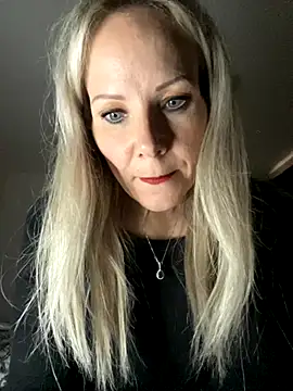 Snapshot of Sexual_Lovable_Doll chatting on 10-27-25, 04:11 Sexual Lovable Doll online show from 10-27-25, 04:11