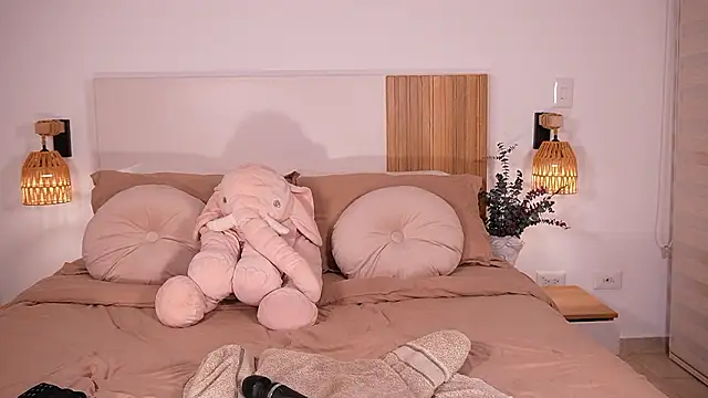 wandathompson  online show from 02-16-26, 11:06