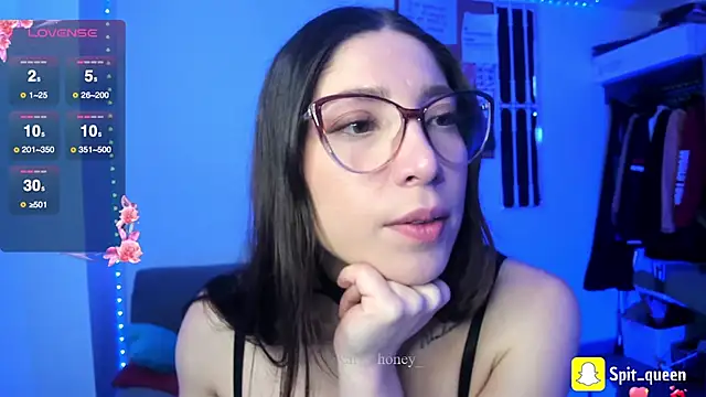 Snapshot of Spit_queen chatting on 05-19-26, 01:39 Spit queen online show from 05-19-26, 01:39