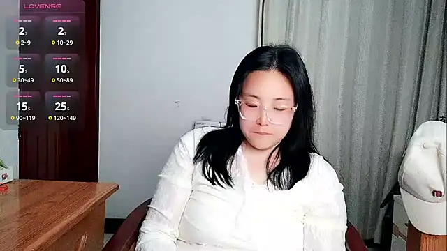 Vivianangn-e online show from 04-16-26, 12:39
