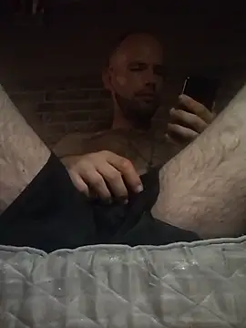 Adamvarga0318 online show from 09-08-25, 08:41