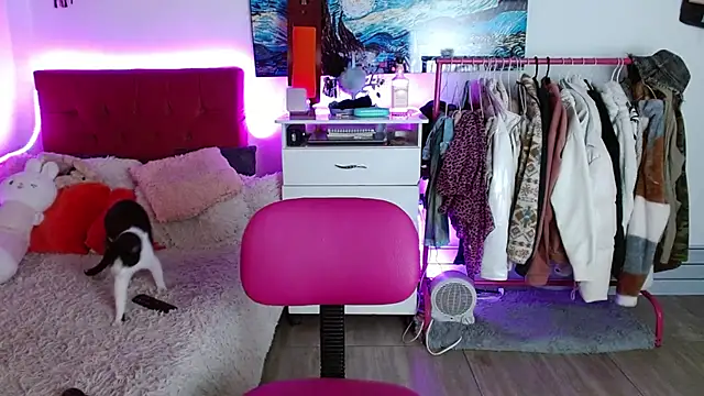 Snapshot of alisseallie chatting on 09-10-25, 08:42 alisseallie online show from 09-10-25, 08:42