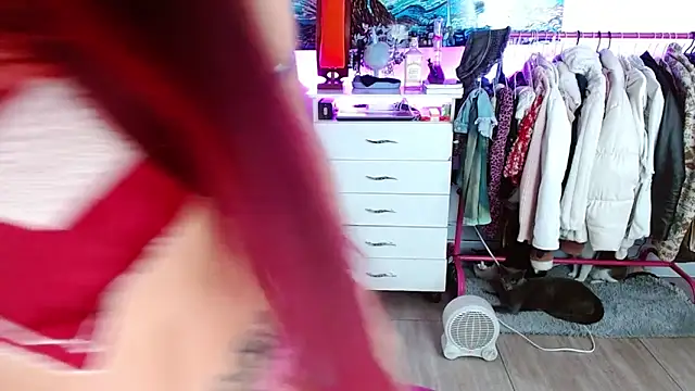 Snapshot of alisseallie chatting on 10-12-25, 01:10 alisseallie online show from 10-12-25, 01:10