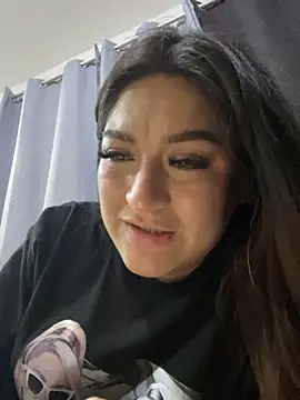 Snapshot of LuceroRm chatting on 10-03-25, 06:10 LuceroRm online show from 10-03-25, 06:10