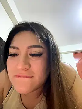 Snapshot of LuceroRm chatting on 10-25-25, 06:21 LuceroRm online show from 10-25-25, 06:21