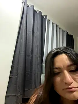 Snapshot of LuceroRm chatting on 10-31-25, 04:57 LuceroRm online show from 10-31-25, 04:57