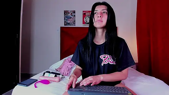 EmmaWilliamss online show from 02-05-25, 05:09