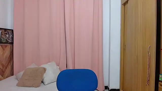 Snapshot of nickyCollins chatting on 02-08-26, 07:45 nickyCollins online show from 02-08-26, 07:45