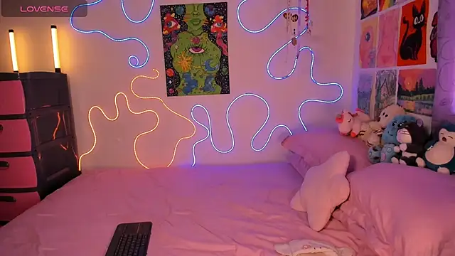 Cinnamon Meow online show from 03-13-26, 01:29