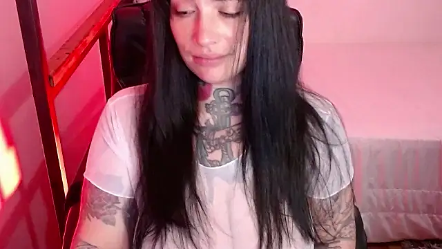 Snapshot of VampGirl1 chatting on 12-29-24, 02:00 VampGirl1 online show from 12-29-24, 02:00