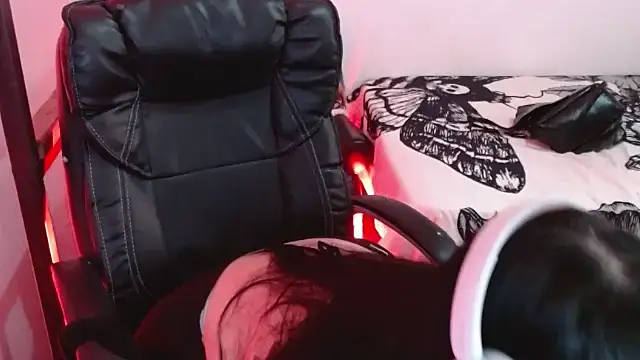 Snapshot of VampGirl1 chatting on 01-06-25, 03:29 VampGirl1 online show from 01-06-25, 03:29