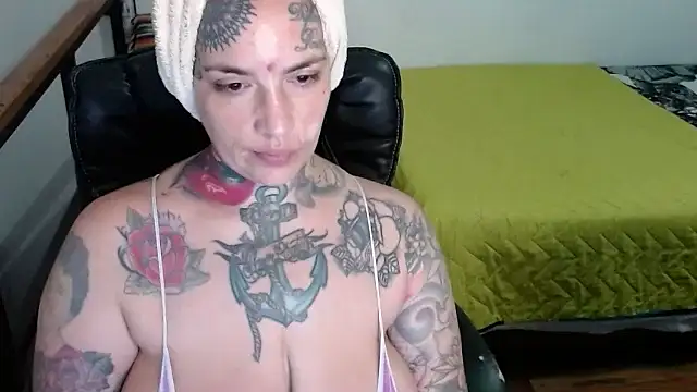 Snapshot of VampGirl1 chatting on 01-16-25, 12:31 VampGirl1 online show from 01-16-25, 12:31