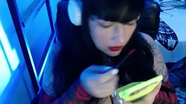 Snapshot of VampGirl1 chatting on 02-04-25, 12:08 VampGirl1 online show from 02-04-25, 12:08