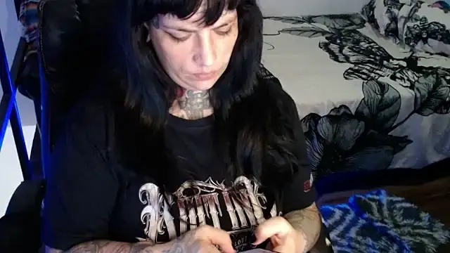 Snapshot of VampGirl1 chatting on 02-14-25, 01:02 VampGirl1 online show from 02-14-25, 01:02