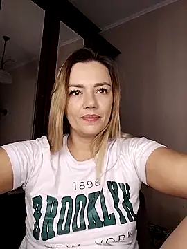 KrissSexi online show from 10-24-25, 04:42