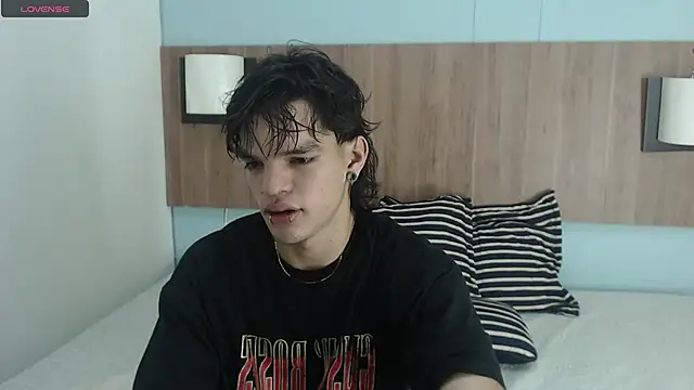 Snapshot of AlbertBernal69 chatting on 02-17-25, 02:42 AlbertBernal69 online show from 02-17-25, 02:42