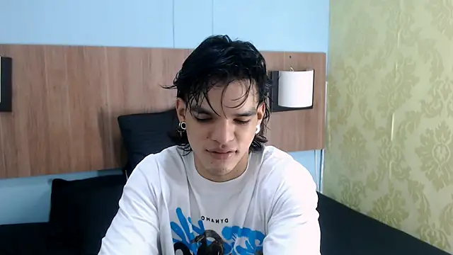 Snapshot of AlbertBernal69 chatting on 02-25-25, 02:03 AlbertBernal69 online show from 02-25-25, 02:03