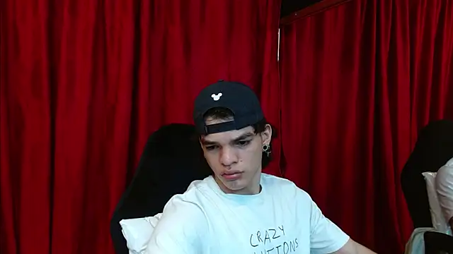 Snapshot of AlbertBernal69 chatting on 03-05-25, 02:25 AlbertBernal69 online show from 03-05-25, 02:25