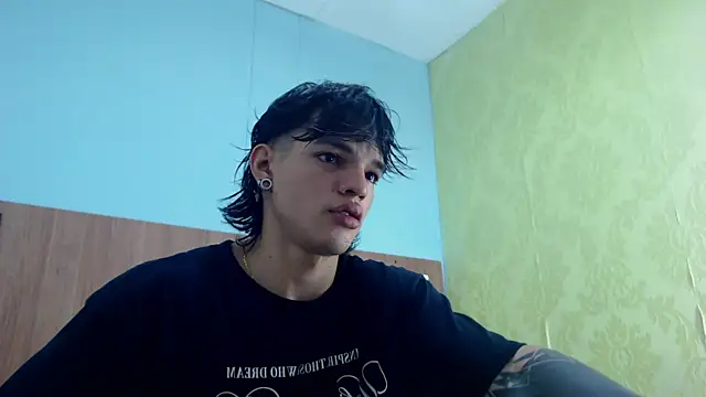 Snapshot of AlbertBernal69 chatting on 03-10-25, 02:28 AlbertBernal69 online show from 03-10-25, 02:28