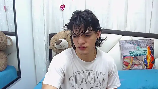 Snapshot of AlbertBernal69 chatting on 03-14-25, 03:26 AlbertBernal69 online show from 03-14-25, 03:26