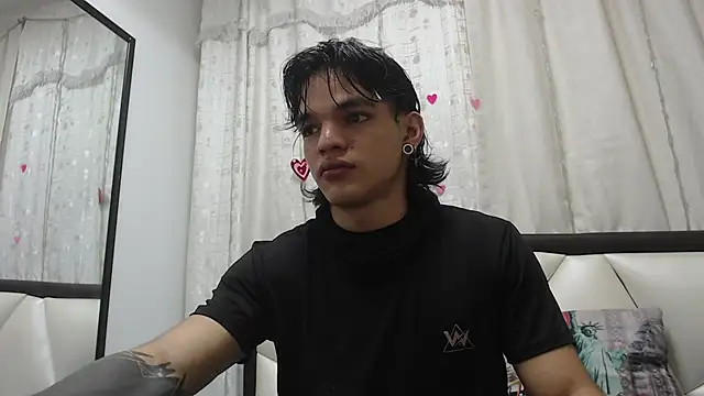 Snapshot of AlbertBernal69 chatting on 03-17-25, 04:08 AlbertBernal69 online show from 03-17-25, 04:08