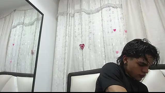 Snapshot of AlbertBernal69 chatting on 03-17-25, 07:35 AlbertBernal69 online show from 03-17-25, 07:35