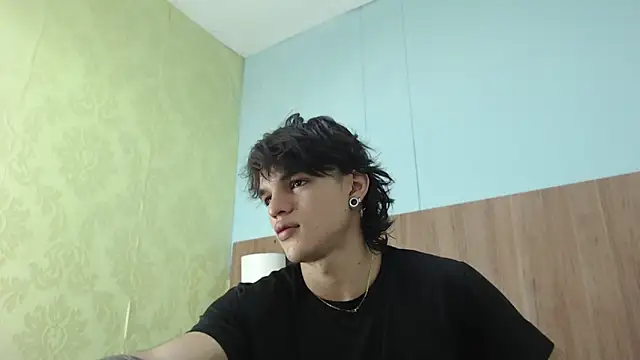 Snapshot of AlbertBernal69 chatting on 03-21-25, 03:01 AlbertBernal69 online show from 03-21-25, 03:01