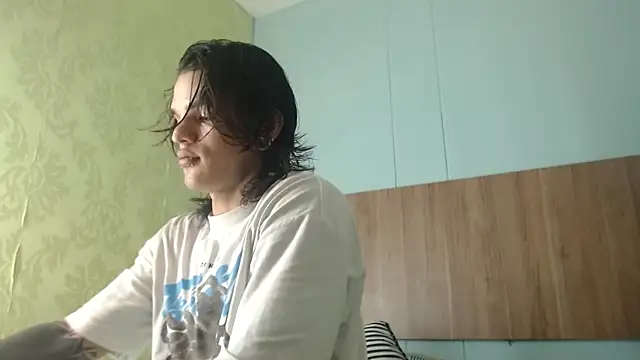 Snapshot of AlbertBernal69 chatting on 09-24-25, 03:10 AlbertBernal69 online show from 09-24-25, 03:10