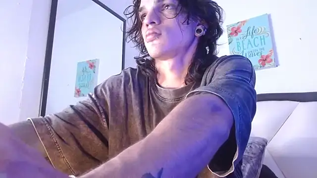 Snapshot of AlbertBernal69 chatting on 10-15-25, 03:06 AlbertBernal69 online show from 10-15-25, 03:06