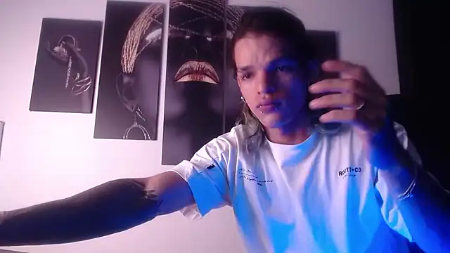 Snapshot of AlbertBernal69 chatting on 11-05-25, 03:06 AlbertBernal69 online show from 11-05-25, 03:06