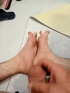 Hardapple01 online show from 03-26-26, 08:36