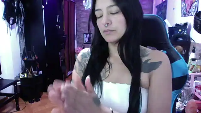 AngelaQueen  online show from 05-18-26, 04:46