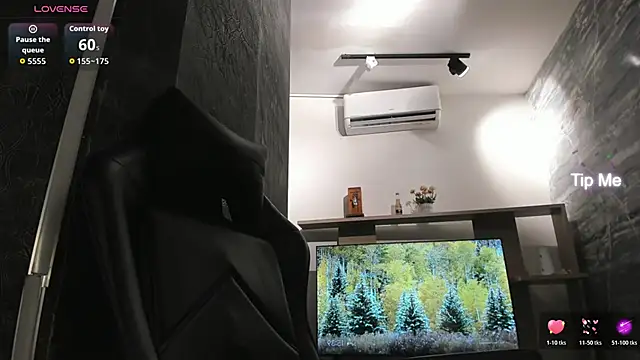 LunaBaker-1 online show from 12-02-25, 08:37