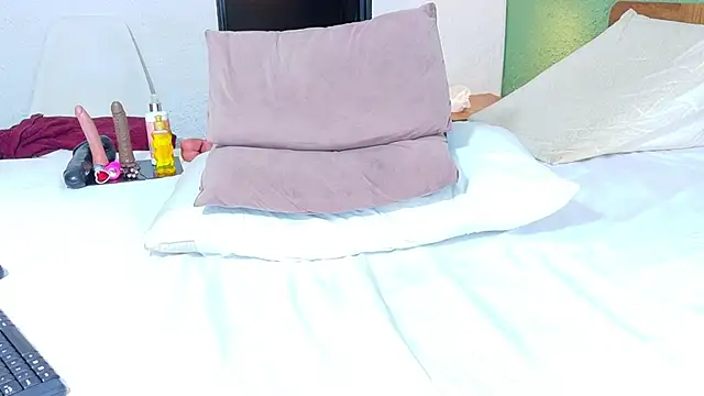 Snapshot of dannaahbrown chatting on 02-07-25, 11:24 dannaahbrown online show from 02-07-25, 11:24