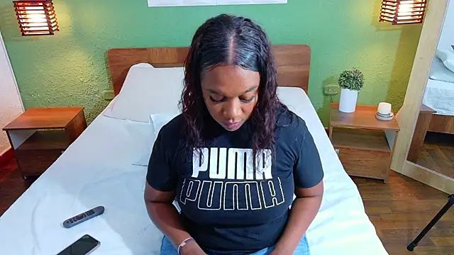 Snapshot of dannaahbrown chatting on 10-17-25, 07:49 dannaahbrown online show from 10-17-25, 07:49