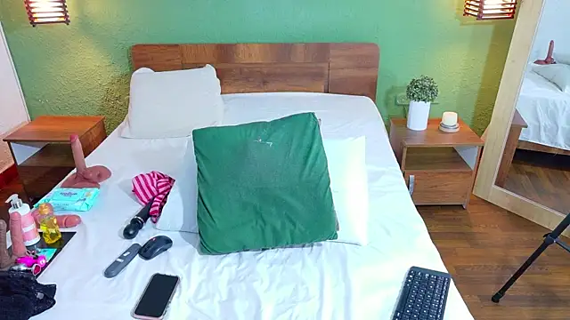 Snapshot of dannaahbrown chatting on 10-27-25, 06:34 dannaahbrown online show from 10-27-25, 06:34