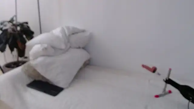 MIYESSI online show from 04-12-26, 07:19