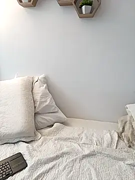 MIYESSI online show from 04-15-26, 05:53