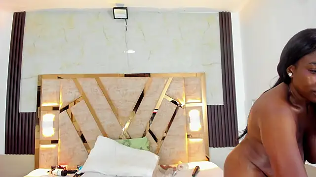 Athenea Mills online show from 01-24-25, 06:46