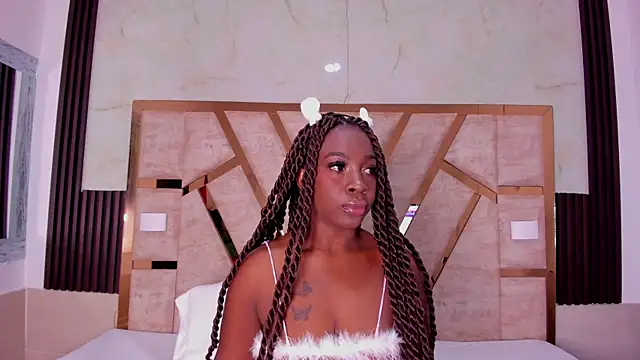 Athenea Mills online show from 09-18-25, 06:54