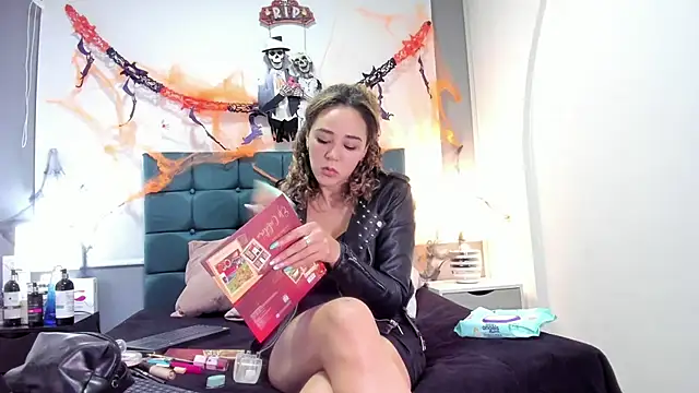 charlott lens online show from 10-25-25, 09:28