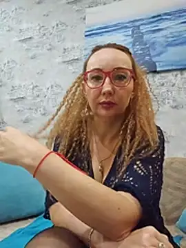 Snapshot of LybovNTV chatting on 11-16-25, 02:00 LybovNTV online show from 11-16-25, 02:00