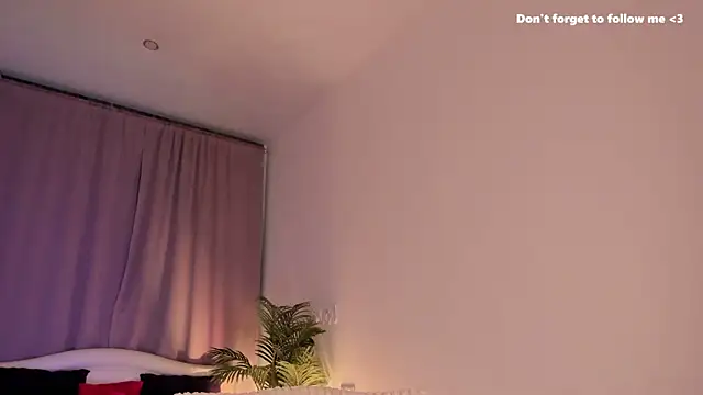 LauraCoy online show from 01-16-25, 03:23