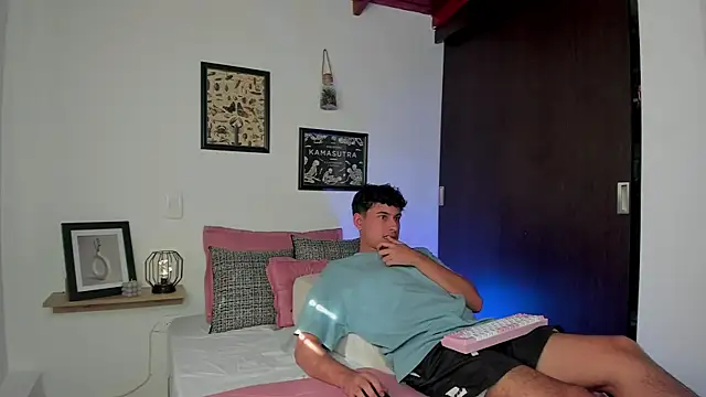 charlottte queen online show from 10-28-25, 08:33