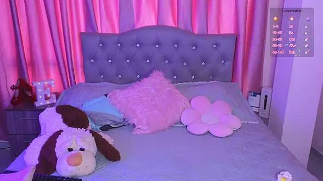 Emiily Scott1 online show from 10-07-25, 08:06