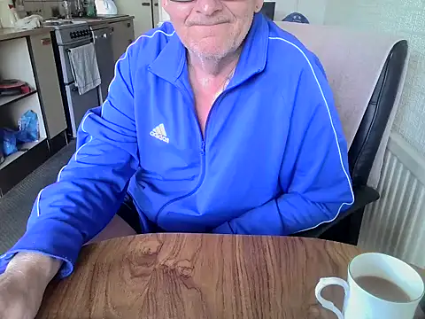 Snapshot of daddyflash chatting on 06-11-26, 09:18 daddyflash online show from 06-11-26, 09:18