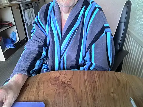 Snapshot of daddyflash chatting on 06-12-26, 08:24 daddyflash online show from 06-12-26, 08:24