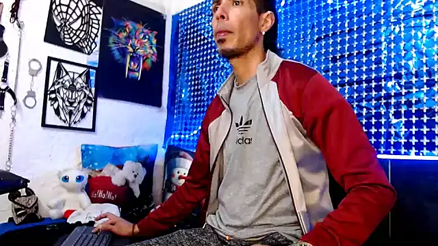 Snapshot of Mensecret69 chatting on 12-14-24, 01:50 Mensecret69 online show from 12-14-24, 01:50