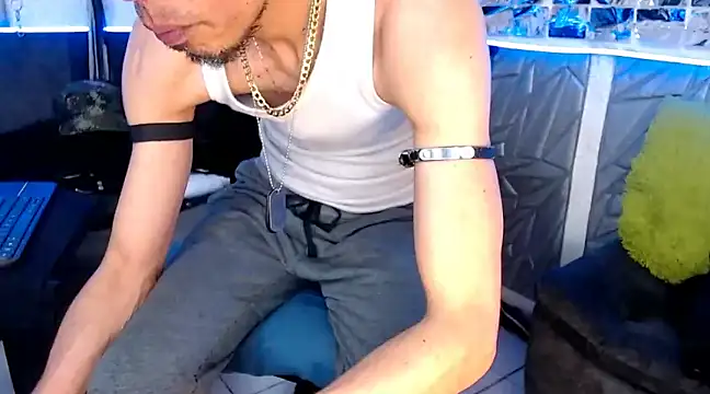 Snapshot of Mensecret69 chatting on 02-25-25, 09:13 Mensecret69 online show from 02-25-25, 09:13