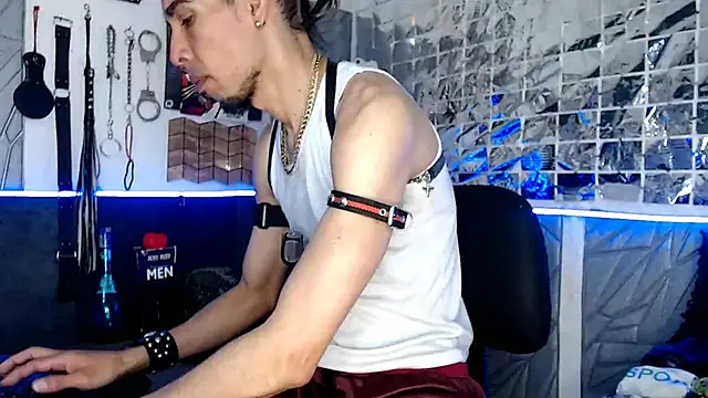 Snapshot of Mensecret69 chatting on 03-10-25, 05:39 Mensecret69 online show from 03-10-25, 05:39